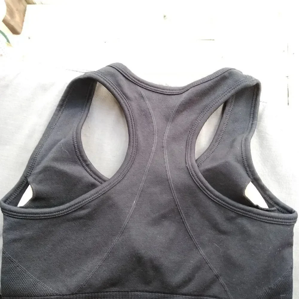 Black sports bra